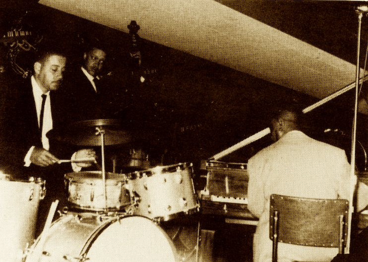 JazzSketches's tweet photo. Bill Douglass, Red Callender and Art Tatum at Tiffany Club
📸 Howard Morehead
#ArtTatum #RedCallender #BillDouglass #Jazz #JazzSketches https://t.co/Y6sdoHwobE