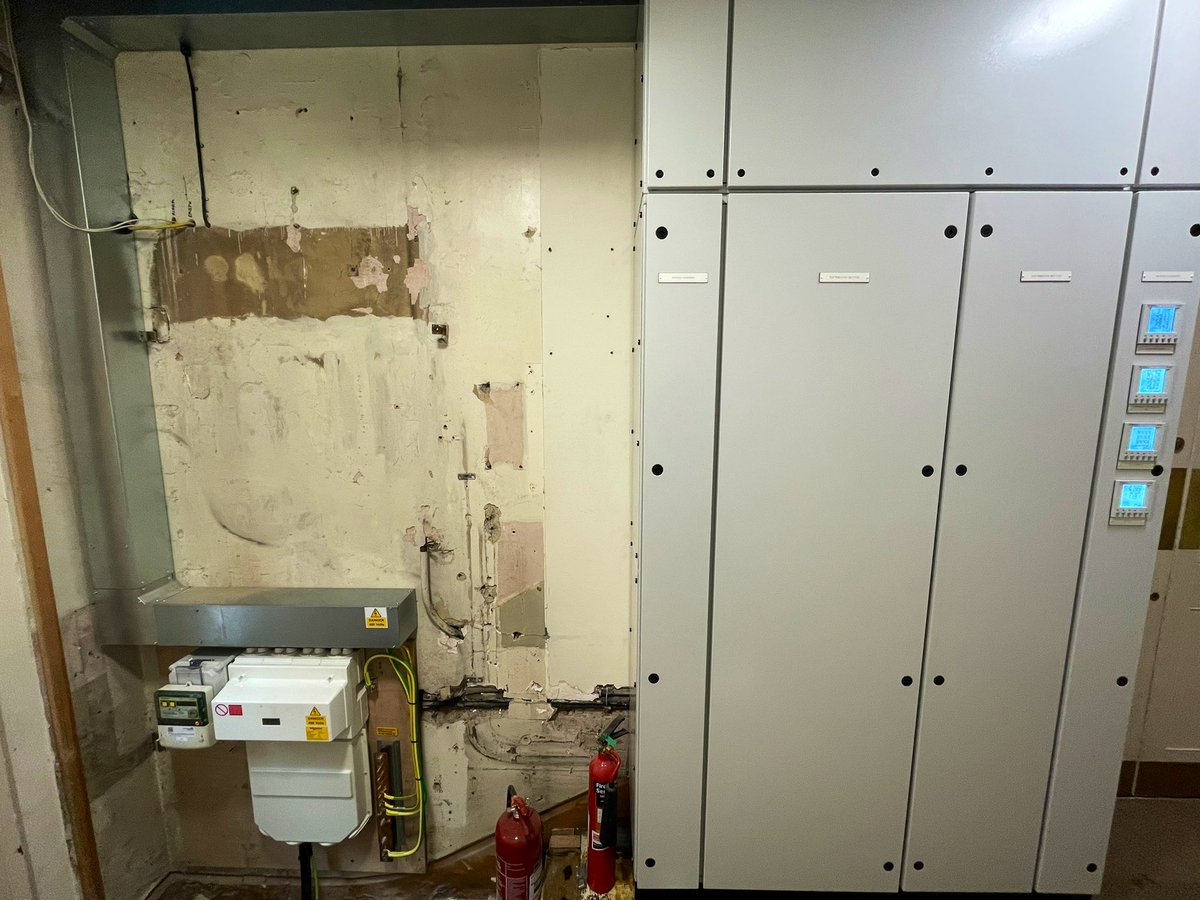 GTE55's tweet image. Going, Going, Gone. Finally finished the panel board swap over and installation of a new 200A supply by UKPN #Easthillfaraday #MCCB #panelboards