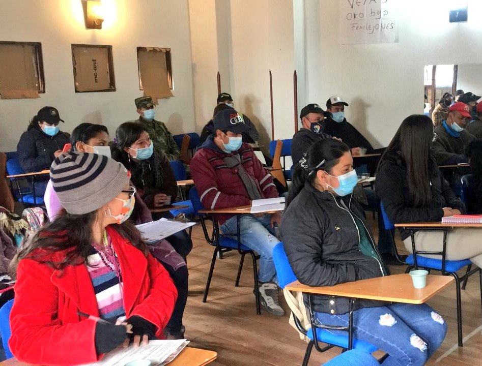 CARCDMB's tweet photo. Junto con los asistentes ponemos sobre la mesa las problemáticas ambientales del municipio y evaluamos el estado actual de los #PRAES, #CIDEAS y #PROCEDAS.
Avanzamos en el propósito de fortalecer la educación ambiental para transformar nuestra relación con la #naturaleza🌷🦜💧. https://t.co/ChcEuBkT1M