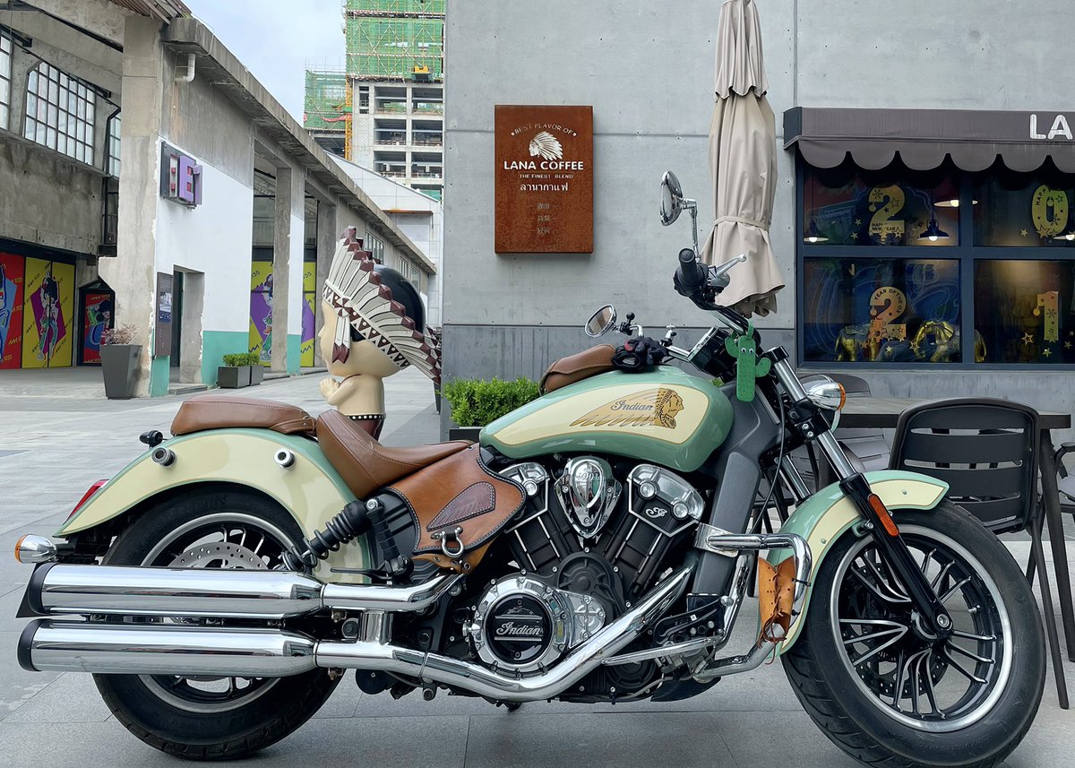 yuqingmo's tweet photo. #indian #motorcycles #green 💚 https://t.co/2Y04mqWZeB