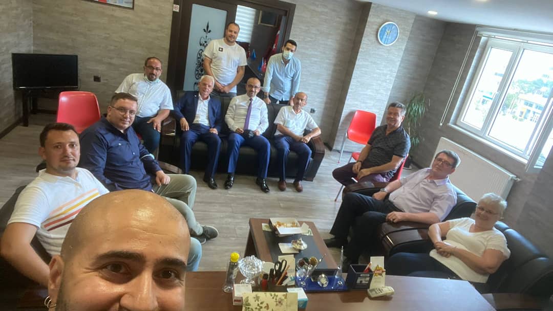 iyi_nilufer's tweet photo. İYİ Nilüfer İlçe Başkanlığımızda bayramlaşmam��z sonrasında İYİ Parti Bursa İl Başkanlığımızın düzenlemiş olduğu bayramlaşma programına katıldık. Programımız yoğun katılımlı teşkilat toplantısına döndü. Pandemi nedeniyle özlenen buluşmaya katılan tüm dostlarımıza teşekkür ederiz. https://t.co/gEk8t3bRx3