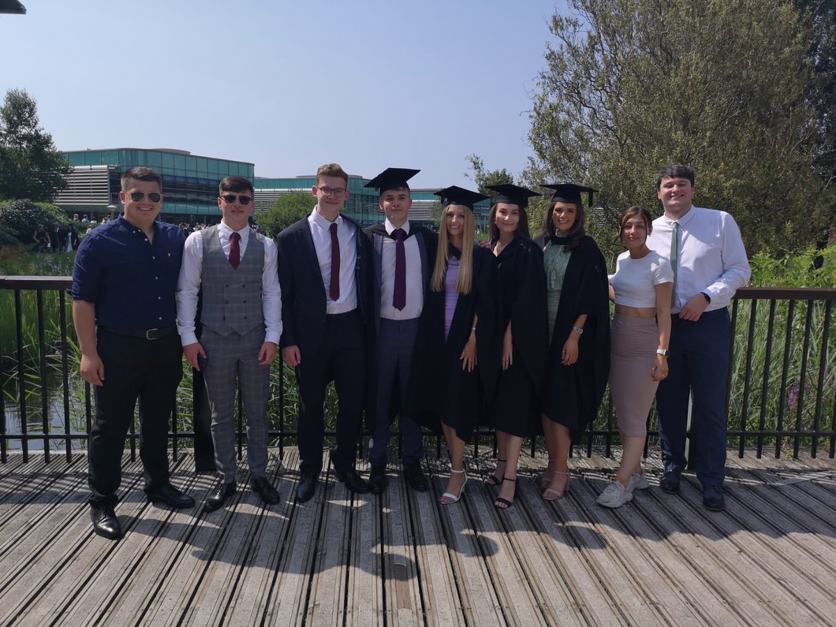 MissEmilyCross2's tweet photo. Graduation 👩🏻‍🎓 🎉☀️ https://t.co/Ov32RyJw0P
