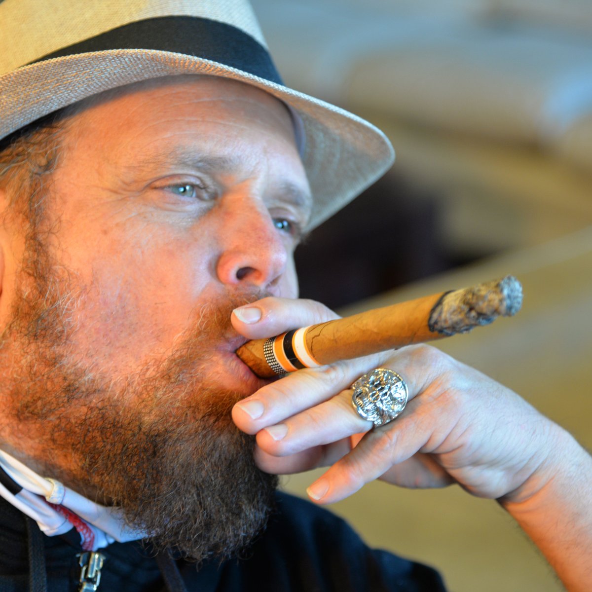 VenturaCigarCo's tweet photo. Smoking a Cuban Rounds Connecticut with a golden wrapper makes for a wonderful day ahead. 

#connecticutwrapper #golden #connecticut #longash #ash #rings #cigars https://t.co/rrcPe9SgHX