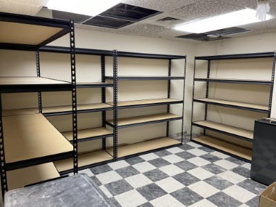 ahml's tweet image. Many hands make for light work at the library's new Makerplace building, as construction continues on the kitchen, landscaping and more! Stay tuned for more updates as construction continues at 112 N. Belmont. #AHMLMakerplace #LibraryMakerspaces ahml.info/makerplace