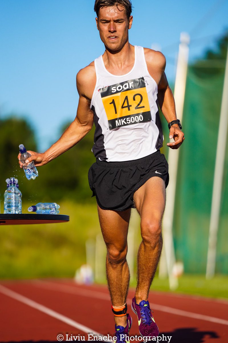 liviu_e_andrei's tweet photo. Stay hydrate 💦
—
Scott Greeves -5000k - 15:40.48
#men #photo #photography #photooftheday #photographer #sport #sports #sportphotography #sportphotographer #london #style #londonphotography #londonphotographer #londonphoto #photo #athelte #athletics #newrecord #track #trackevent https://t.co/K2nNhzO0Vc