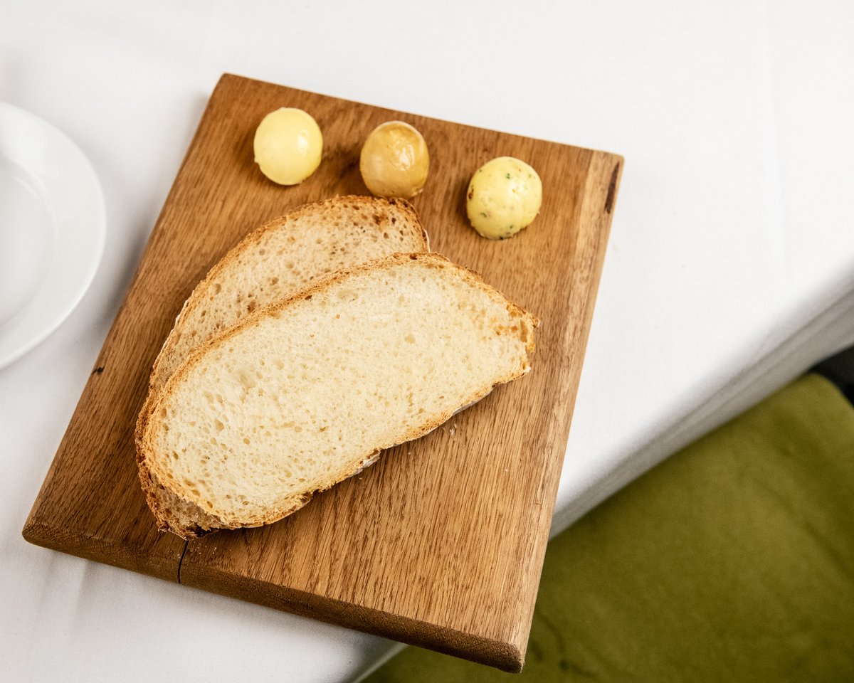TheLyleTW's tweet photo. No matter what you order, start your time at The Lyle with head chef Gary’s home-baked farmhouse bread and signature butters. Set the tone and whet your appetite for what’s to come with a simple, but no less exquisite beginning to your meal 😋

#freshbread #breadandbutter #kent https://t.co/IYX7r56FJw