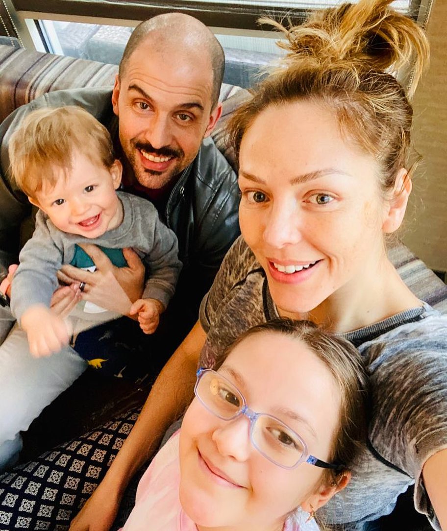 ERIKAMAZAPAN's tweet photo. Contando mis bendiciones. 🙌🏻👨🏼👩🏼👧🏼👦🏼 #TheChontes #keepingupwiththechontes #familytime https://t.co/JNU8qSIwuu