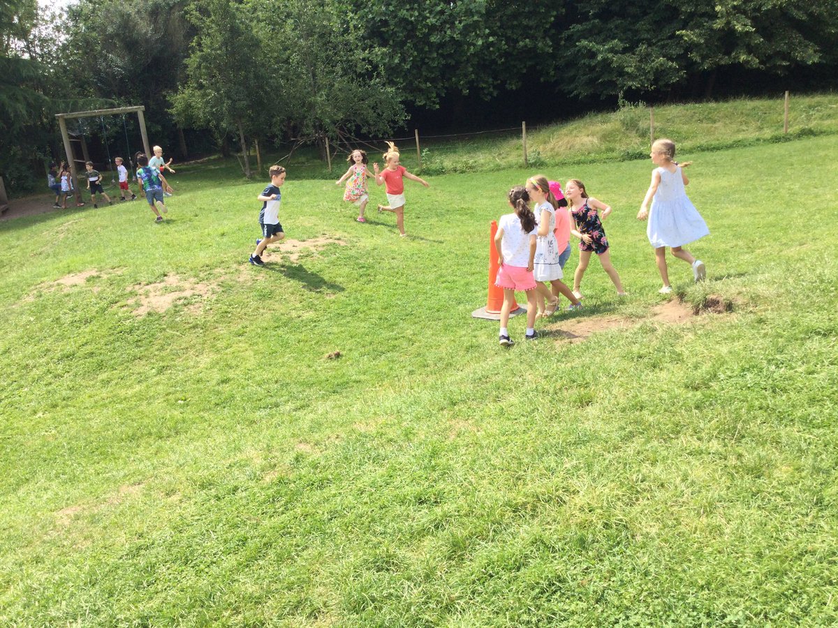 bollinprim2cr's tweet photo. 🤔Hmm! Which corner shall we choose? 
Great party games this afternoon! 🥳👍🤩 https://t.co/61MlAb7XWs