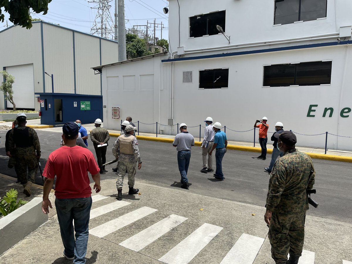 ArmandoGRodrigz's tweet image. #Seaboard - Hoy fuimos sujetos de un allanamiento realizado por la Procuraduría Medioambiental y claramente se demostró que las denuncias en contra nuestra por el #INSAPROMA carecen de base, legal y científica.  El fiscal adjunto y su equipo se comportaron muy profesionalmente.