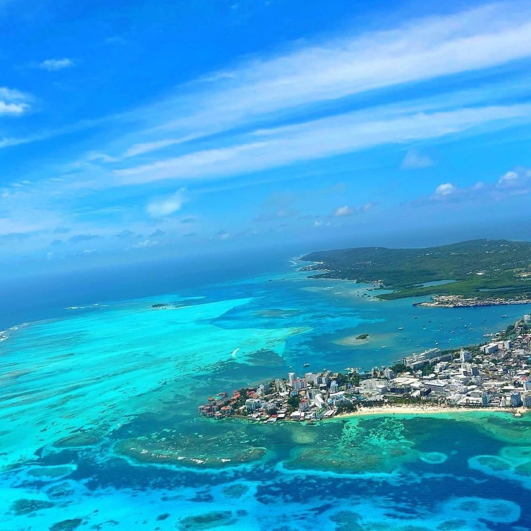 PriceTravel_CO's tweet photo. 🌴🍍 Se acercan las vacaciones de verano y San Andrés es una opción perfecta para visitar. ¡Conoce una de las mejores playas del Caribe!

Consulta opciones de hospedaje aquí:
✅ https://t.co/K18KgBxx4k https://t.co/blCKCqsvRj