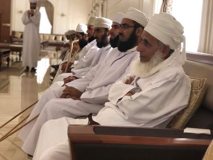 قالها الشيخ د. ماجد الكندي يومًا:
"...ما عادى شخص سماحة الشيخ أحمد الخليلي إلا ورأيته يتساقط عن طريق الاستقامة، وقد مد الله في عمري ورأيت منهم الكثير وتذكرت قوله تعالى {إِنَّ الله يُدَافِعُ عَنِ الّذين آمَنُوا ۗ إِنَّ اللَّهَ لَا يُحِبُّ كُلَّ خَوّان كَفُور}"
#ان_لنا_ان_نقول_شييا