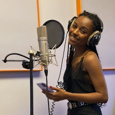 🎶 Studio Backstage - The song is coming soon 🎶
#music #musica #musique #MUSICDAY #studio #voice #TheVoice  #women #chanteuse #France #smile #micro #mic #casque #artist