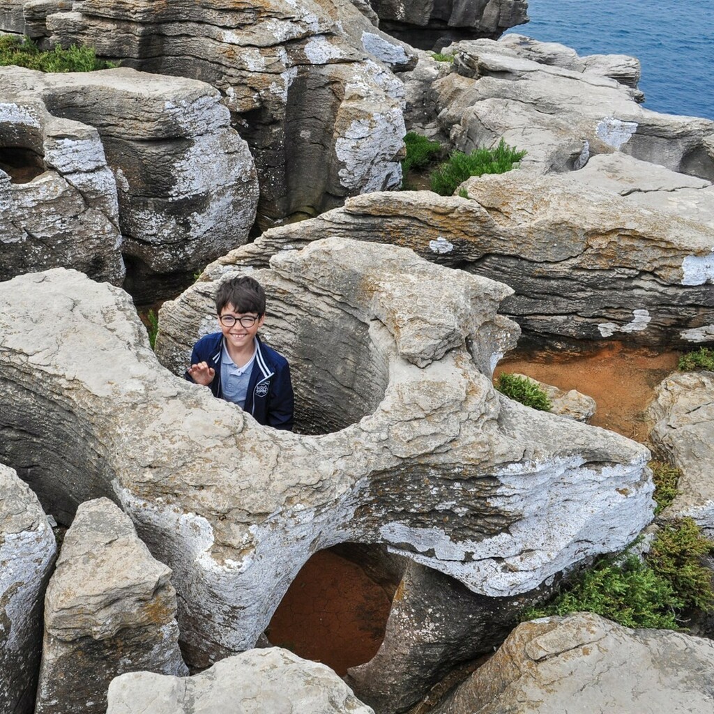 abvppt's tweet photo. RT @Berco_do_Mundo: PT] Sabiam que os calcários em volta do Cabo Carvoeiro são da altura do Jurássico? Pedras velhas, hein?

EN] Did you know that the limestone around Cabo Carvoeiro is from the Jurassic era? Old stones, huh?

#abvppt #obercodomundo #euf… https://t.co/rNAe0KLRsh