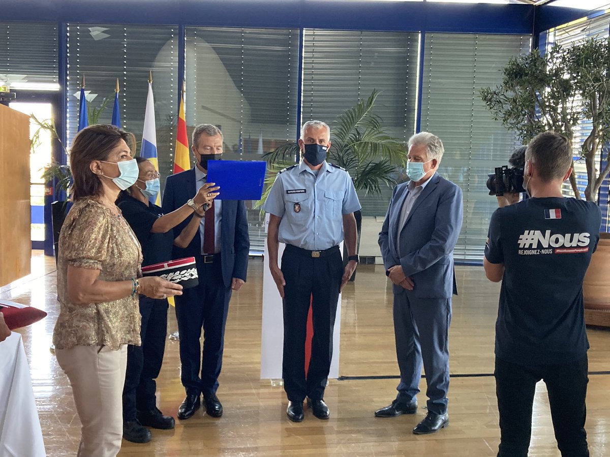 [Félicitations!] Fierté d’assister à l’élévation au grade de contrôleur général de Grégory Allione avec <a href="/Pompiers_13/">Pompiers13</a> <a href="/departement13/">Département des Bouches-du-Rhône</a> <a href="/Prefet13/">Préfet de la région Provence-Alpes-Côte d'Azur</a> <a href="/MarinsPompiers/">Marins-pompiers de Marseille</a> <a href="/PompiersFR/">Pompiers de France</a> qui saluent en particulier l’homme et son très haut niveau d’engagement citoyen.