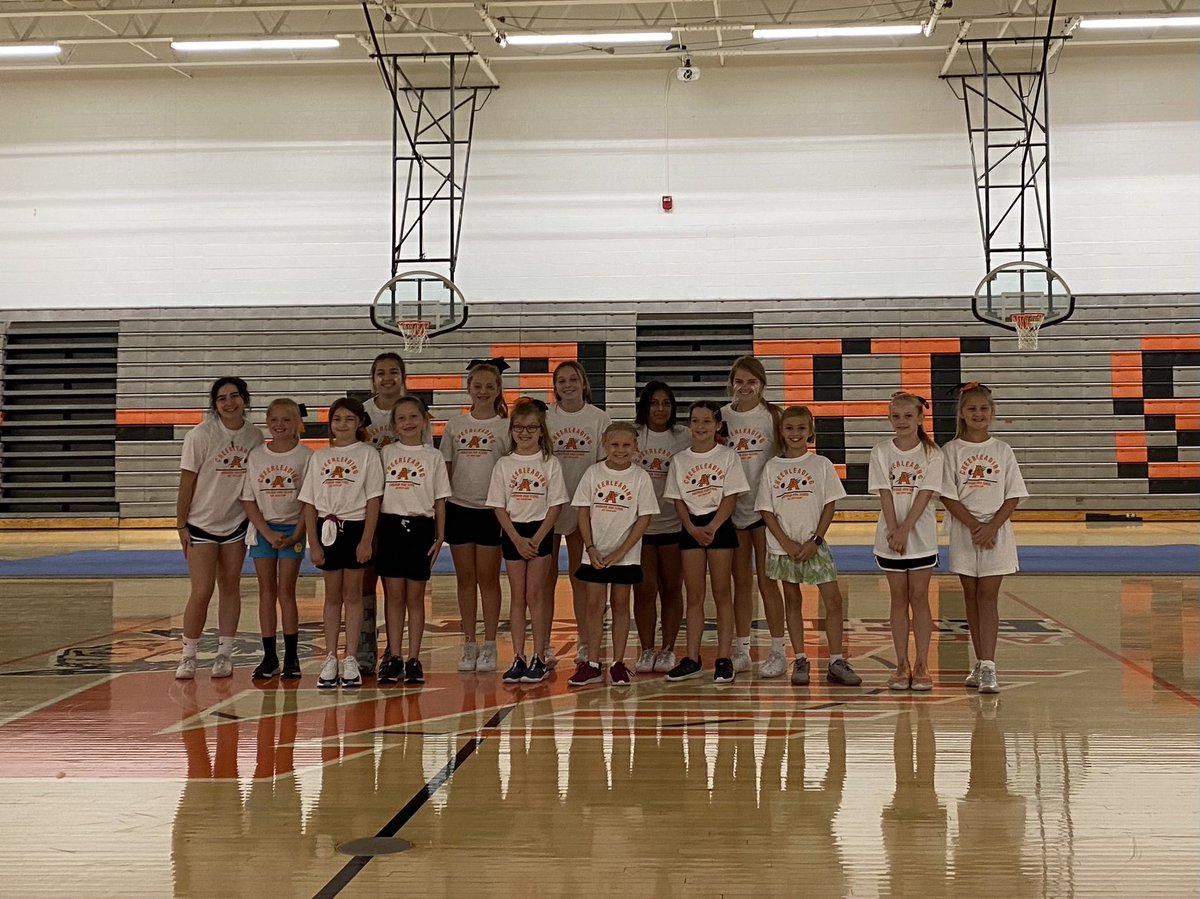 Anderson_Cheer's tweet photo. and our AMAZING 4th graders! https://t.co/KKjxy5WcEW