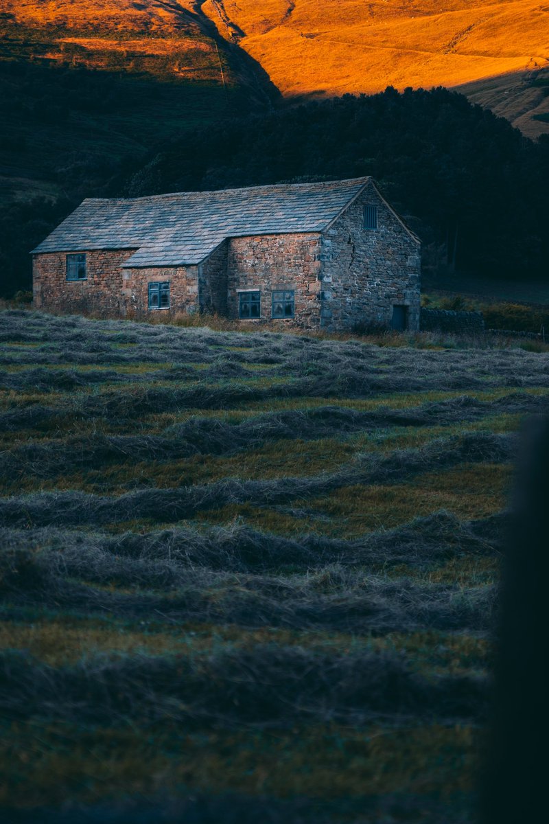 Came across this abandoned place in the middle of the fields during our hike last weekend at the Peak District. I guess living here would be very interesting