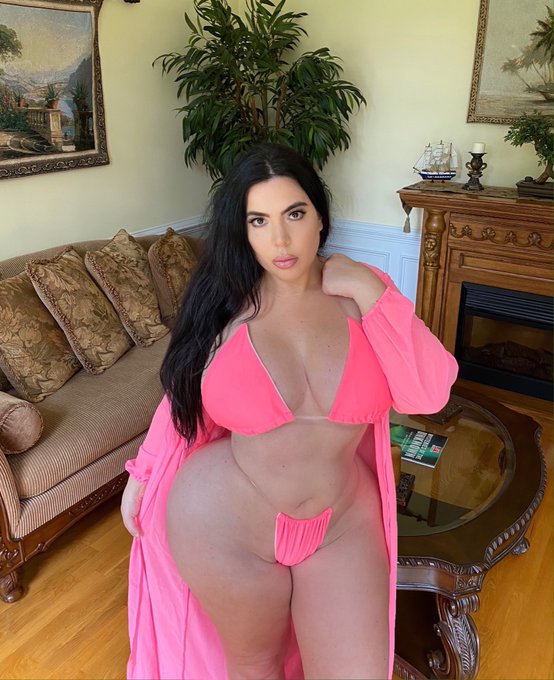 Wanna go for a dip 💦 https://t.co/O1tQYkHtRc