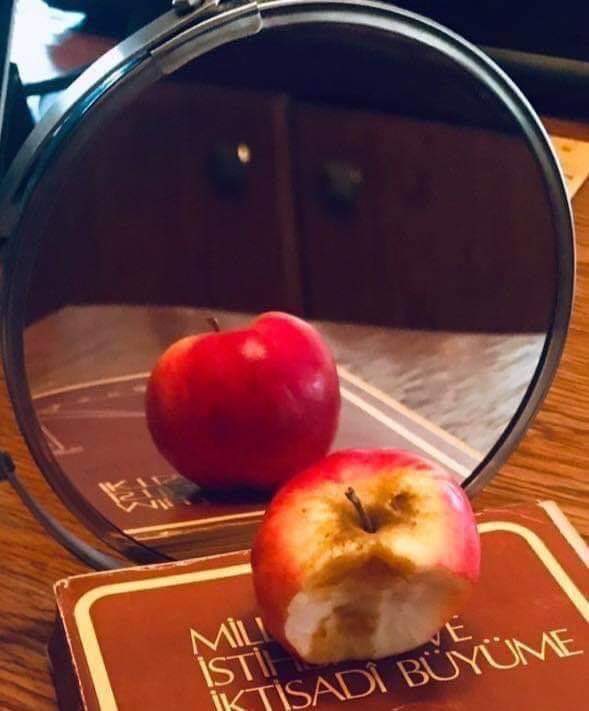 •
هل تعرف شخص غضوب، ويحسب نفسه واسع الصدر؟!

هل تعرف ثقيل، ويحسب نفسه خفيف الظل؟!

انتبه؛ قد تكون ذلك الشخص، وأنت لا تدري😉

هذه الحالة تسمى: النقاط العمياء:
الفجوة بين نظرتك عن نفسك، ونظرة الآخرين عنك.

سلسلة متجددة عن القاتل الصامت للعلاقات:
النقاط العمياء

احفظها في المفضلة❤️