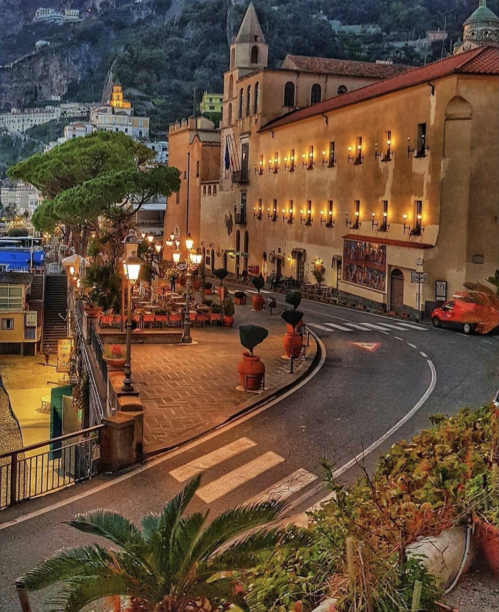 tmbIrpics's tweet photo. Amalfi Coast by night 🌙 https://t.co/V2qVnieGFU