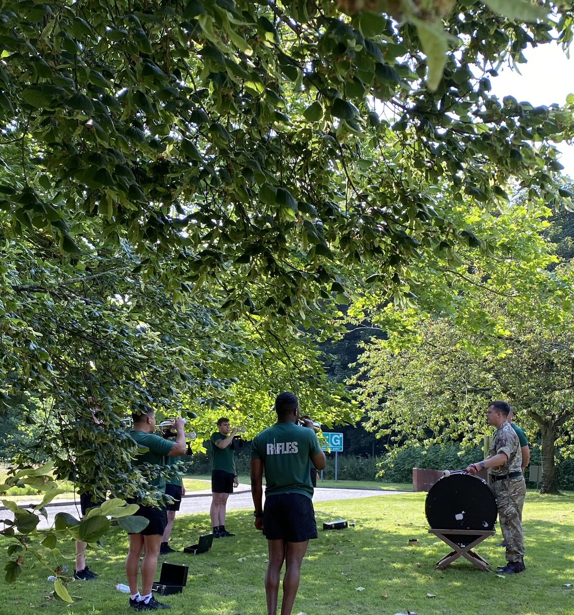 The @RiflesRegiment adapting and overcoming the #HeatWave2021 @ITC_Catterick during bugle practice. @3_rifles