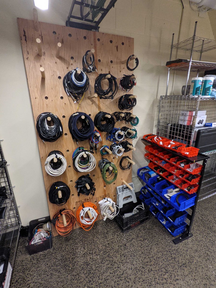 therecordcoTRC's tweet image. 🎵 cable, cable, who's got the cable? 🎶 
(we do...and we're happy to share)
#StudioStuff