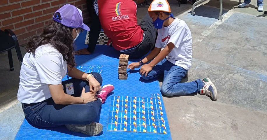 FundapretM's tweet photo. ¡ Llegamos a la parroquia Sucre de Caracas ! Para brindarles una Jornada de Atención Integral a los habitantes del Núcleo Endógeno Fabricio Ojeda en la Base de Misiones Rosa Rojas de Martínez. 💛💙❤.
#PonleCorazón
#MPRPIJP
#GestiónPerfecta https://t.co/c4FHep6Pl1
