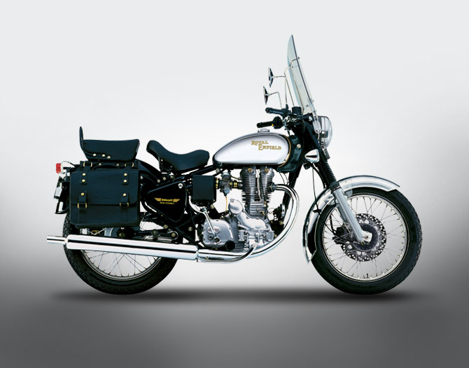 TheGhostRider31's tweet photo. 202/365-The #RoyalEnfield #Machismo #LB500 was the Flagship thumper of this stable in the 2000's. One advert claimed that it apparently cured Male Menopause (If such a thing existed) It was available with a host of accessories giving it a classy vintage period look. #BikerLife https://t.co/ipbhFwyj5s