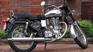 TheGhostRider31's tweet photo. 202/365-The #RoyalEnfield #Machismo #LB500 was the Flagship thumper of this stable in the 2000's. One advert claimed that it apparently cured Male Menopause (If such a thing existed) It was available with a host of accessories giving it a classy vintage period look. #BikerLife https://t.co/ipbhFwyj5s