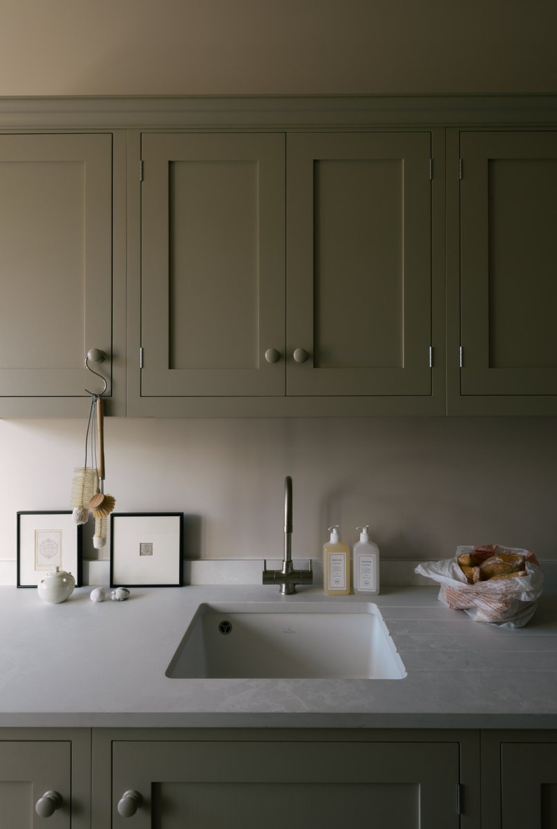 deVOLKitchens's tweet photo. Glazed cabinets or closed cabinets, which look do you prefer?

#KitchenDesign https://t.co/ONRKFeYoTw