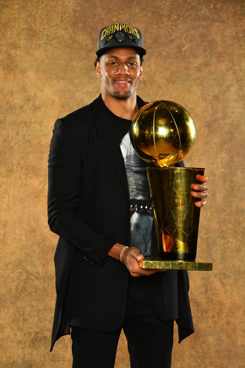 toups_33's tweet image. It&apos;s a vibe 🦌

NBA CHAMP! 🏆

💚 @Bucks