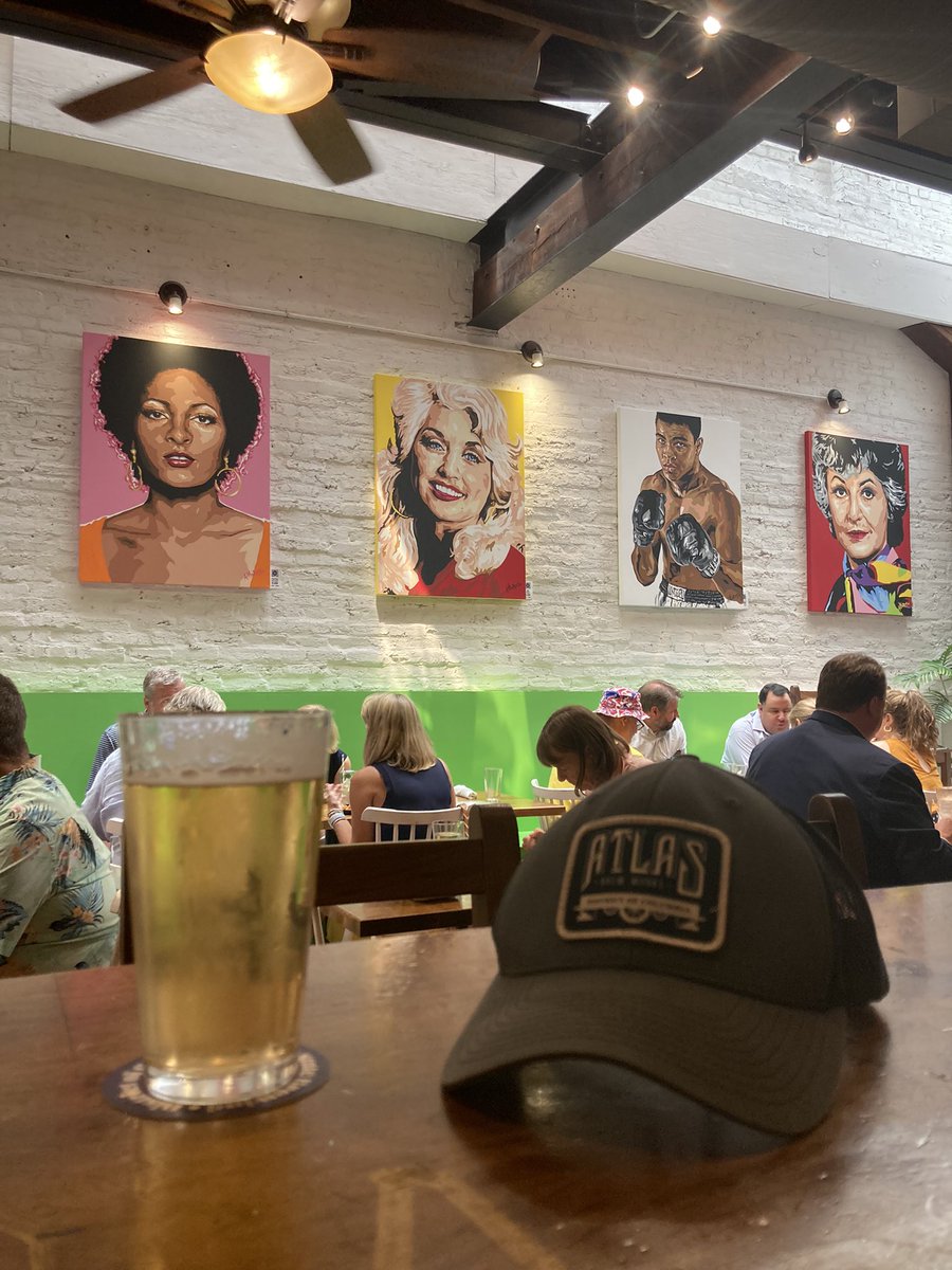 dc_atlas's tweet photo. Delicious food, great @AtlasBrewWorks beer🍻, wonderful service and awesome decor! What’s not to like about @CrazyAuntHelens (formerly Finn McCools) on cap hill. @PoPville @BarredinDC @theHillisHome https://t.co/Ru1otKgLX0