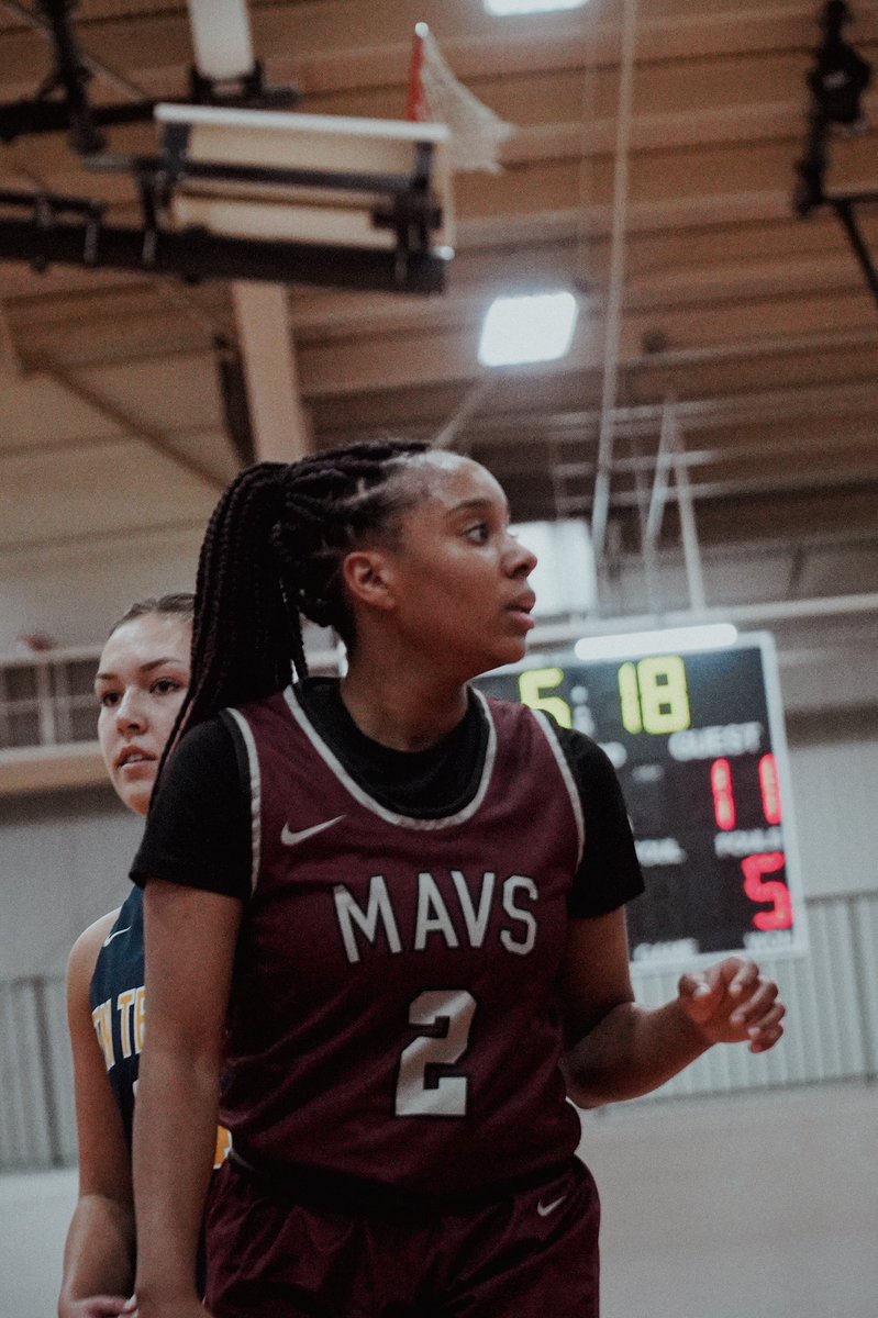 WhosNXTaa's tweet photo. 🚨Final Mavs 60 FBC 55

🏀Game MVP’s

@EreaunaH commanded the whole game and made a handful of assists. True leader.

@NiyaLatson 17pts and made big stops on the defensive end. SHE DID IT ALL! Overly impressed with her performance!

#WarGames #hoops #basketball #aau https://t.co/Oudlt81VvM