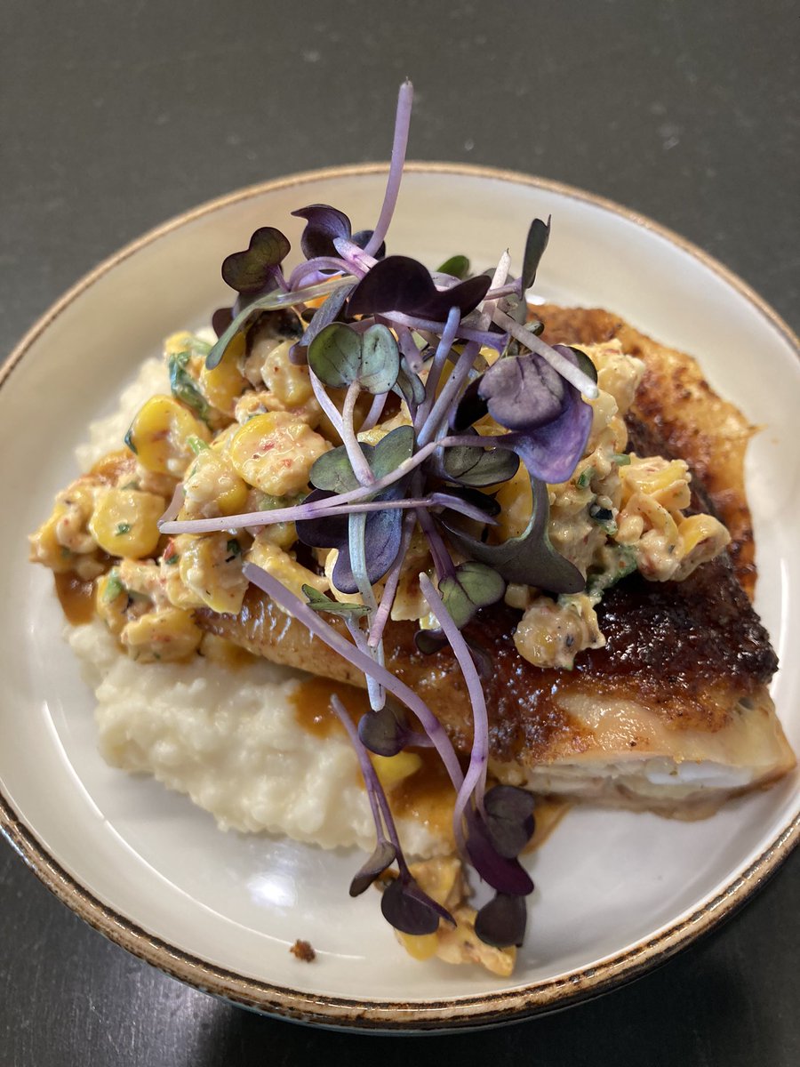 bonappetweet's tweet photo. Loving summer ingredients!!!!! Rotisserie chicken with grilled corn and smoked cheddar grits https://t.co/mUO2wfEqiw