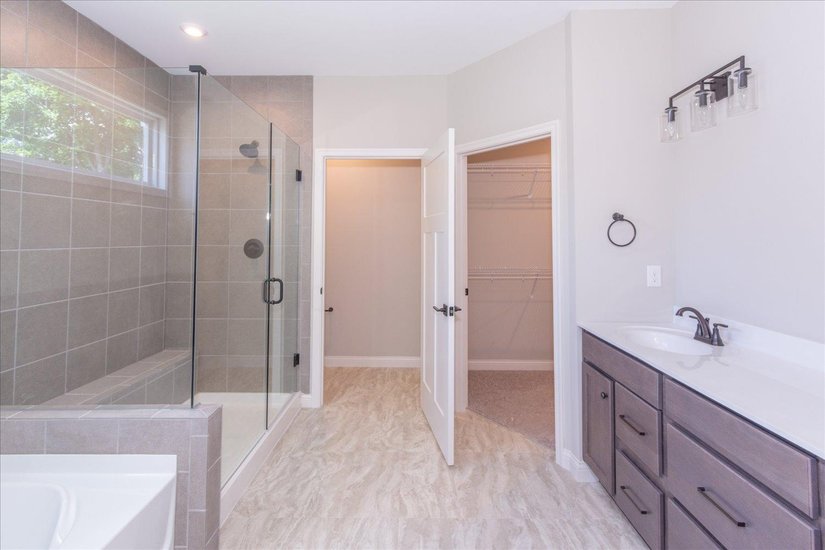 RichBaldi's tweet image. Beautiful new build #HomeForSale in Shaker Run!  Unfinished basement, 3 car garage.  If you'd like more info let me know!  

#RichTheRealtor #realestate #BuyWithRich #newhome #forsale #house richardbaldijr.herrealtors.com/property/151-1…