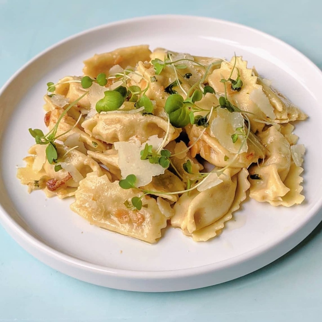 Gourmet WFH lunches ready in minutes thanks to @pastalamano. 🙌🏻 It's been a busy few weeks but I finally tried this month's @pastalamano #pastaclub collaboration feature by <a href="/chefbohati/">Dave Bohati</a> - Smoked Gouda &amp; Cauliflower Agnolotti with Roasted Almond Lemon Beur… instagr.am/p/CRmUfcUBvt8/