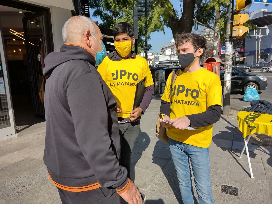 FranAsoreyOk's tweet image. MERECEMOS VIVIR MEJOR

Como cada día que salimos a charlar con nuestros vecinos de #RamosMejiía, nos cuentan lo asustados que viven debido a la inseguridad que dia a dia crece.

@JuvPROLaMatanza

@alefinocchiaro #Intendente 
@hernanberisso
@lucascordobalm