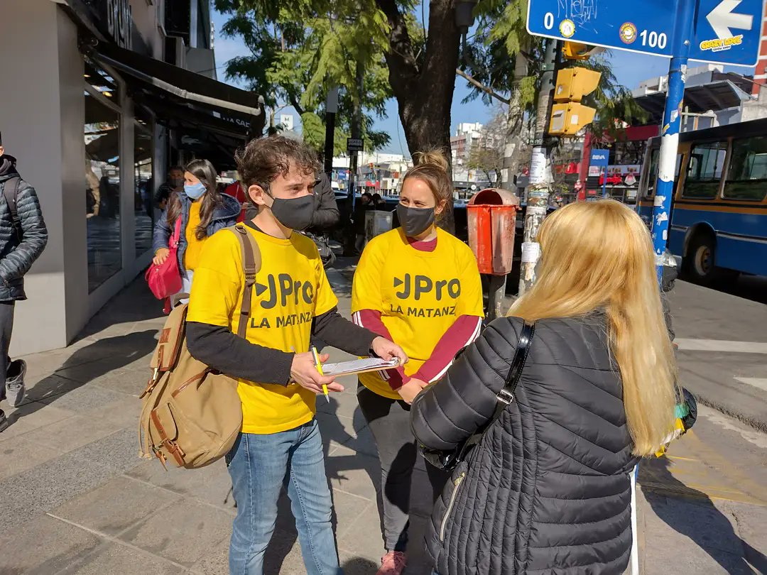 FranAsoreyOk's tweet image. MERECEMOS VIVIR MEJOR

Como cada día que salimos a charlar con nuestros vecinos de #RamosMejiía, nos cuentan lo asustados que viven debido a la inseguridad que dia a dia crece.

@JuvPROLaMatanza

@alefinocchiaro #Intendente 
@hernanberisso
@lucascordobalm