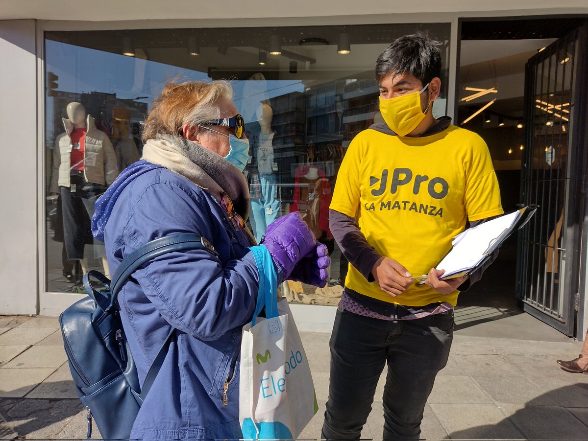 FranAsoreyOk's tweet image. MERECEMOS VIVIR MEJOR

Como cada día que salimos a charlar con nuestros vecinos de #RamosMejiía, nos cuentan lo asustados que viven debido a la inseguridad que dia a dia crece.

@JuvPROLaMatanza

@alefinocchiaro #Intendente 
@hernanberisso
@lucascordobalm