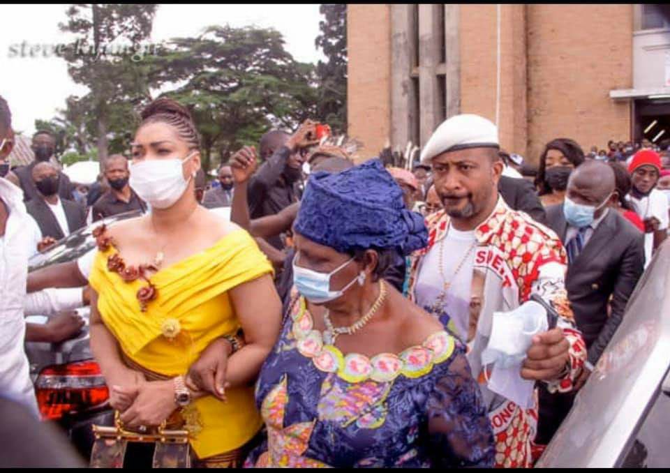 Je dis merci à notre Dieu Créateur pour cette année de plus qui s'ajoute à ton âge ! Pétillant et joyeux anniversaire à toi, maman Alphonsine ! Paix et bonne santé à toi, "notre maman koko"! <a href="/VitalKamerhe1/">Vital Kamerhe</a>  <a href="/BillyKambale1/">Billy Kambale</a> <a href="/kamshang/">Patrick Kamerhe</a> <a href="/MichelMoto1/">Michel Moto Muhima</a> <a href="/HamidaKamerhe/">HAMIDA CHATUR KAMERHE</a> <a href="/KasangaMichel2/">Kasanga Michel</a>