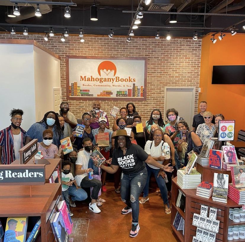 SAUEBLACKDCMDVA's tweet photo. Black-Owned Independent Bookstore in DC &amp; Maryland 

📍 MahoganyBooks | 1231 Good Hope Rd SE, Washington, DC 20020 | 121 American Way, Oxon Hill, MD 20745 https://t.co/eiWLVw9Hde