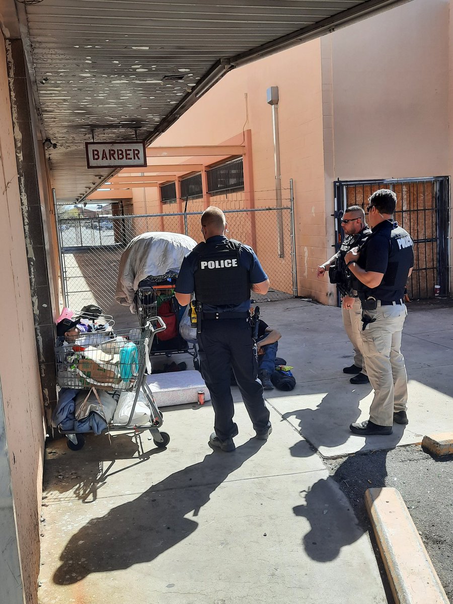 PoliceSurt's tweet photo. Sometimes all it takes for someone to believe in themselves is someone else to believe in them... in this case, SURT officers and Peer support listen to and encourage these community members,providing them with resources and treatment options is sometimes just the hope they need. https://t.co/42g3aEtRKz