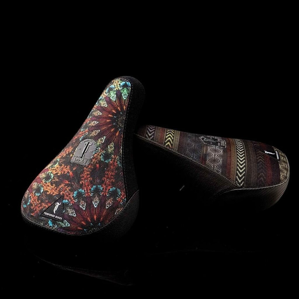 Temperedgoods's tweet photo. @luxbmx with the goods, Kaleidoscope, Zephyr seats and Zephyr grips. 

#temperedgoods #enjoythisabyss #tmprdseat #bmxseat #piviotalseat #bmx #bmxporn #bmxstreet #bmxparts https://t.co/7MoXHXt1EQ