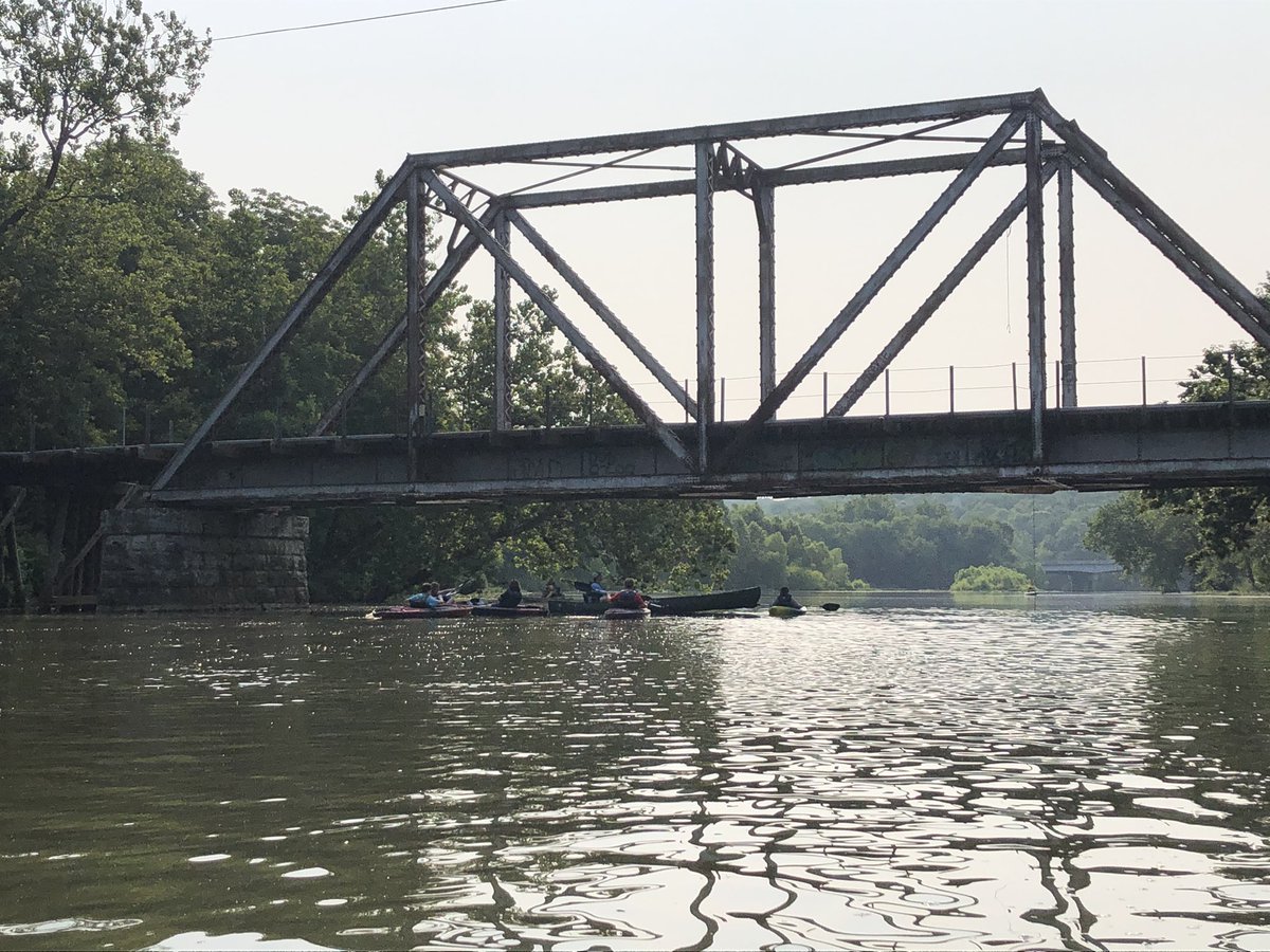 rleep34's tweet photo. Fun day on the water with @TheParkBoard at Lake Springfield with the kids from @CarverMSCougars! Mr. Miller and @bodoins_the had them all trained up and ready to go! #outdooru #ExploreSPS @officialSPS @SPS_PhysEd https://t.co/VldaJ0uBdD