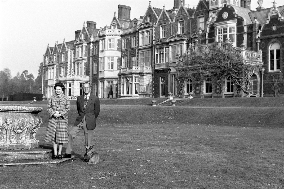 RoyalFamily's tweet photo. 🧶 Ready, steady, knit! 

Ninety-two-year-old Margaret Seaman from Norfolk has knitted an astounding replica of Sandringham House and the surrounding Estate, where The Queen usually spends her Christmases and winters. https://t.co/CzMdu4wvqw
