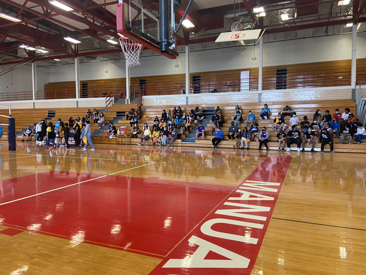 Paige_Pitt's tweet photo. So excited for a normal start to the school year! This is the inaugural year of our freshmen mentoring program. We have 25 upperclassmen mentoring 150 freshmen throughout the year. Today was Day 1 of orientation at our new Manual campus. https://t.co/twmCrG2KZD