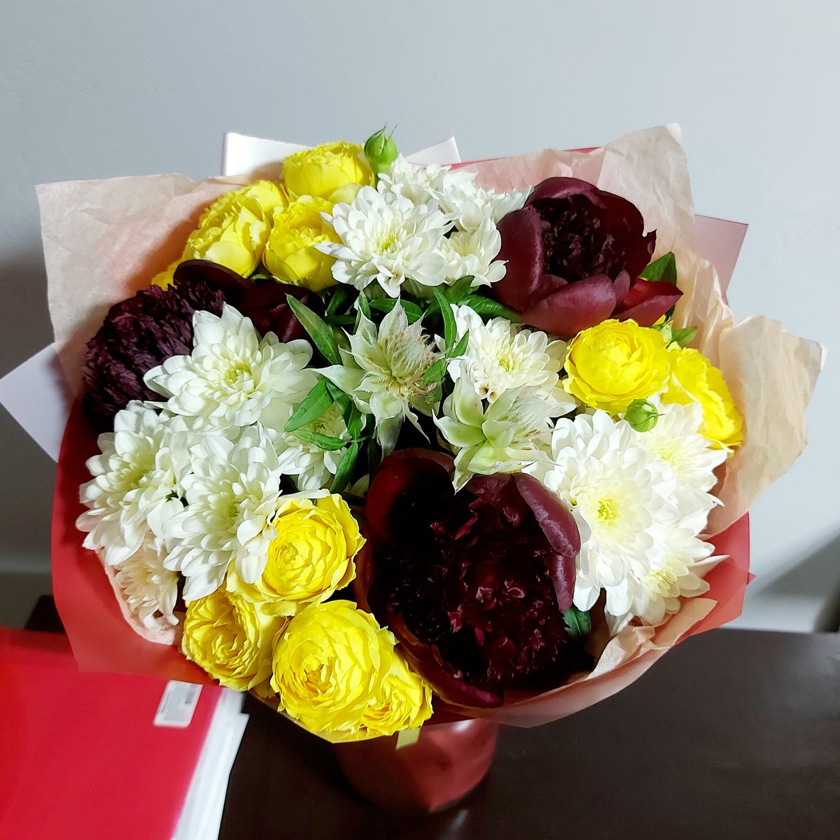 Когда с 7.30 утра и до самого вечера сидишь работаешь за компом и висишь параллельно на двух телефонах, то вечером улыбнуться можно только от такого сюрприза)