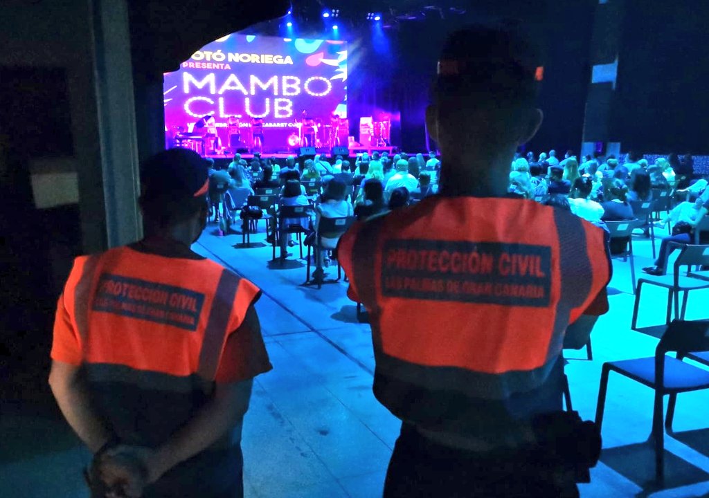 ProteCivilLPA's tweet photo. La semana pasada nuestros voluntarios dieron cobertura preventiva de seguridad y atención de emergencias a varios eventos organizados por @LpaCultura en el palacete Rodríguez Quegles #AlPatio y en Edificio Miller #CulturaenAccion
#Prevencion https://t.co/0ngP6bcIfv