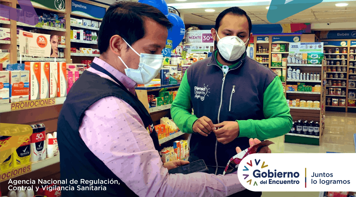 Arcsa_Ec's tweet photo. Por irregularidades en su etiquetado, #Arcsa dispuso el retiro de mercado de 3 cosméticos que se distribuyen en el país 🇪🇨. Las marcas se mantendrán en reserva, con la consigna de retirar el producto de manera inmediata.

Boletín completo https://t.co/72tphXVVk7 ⫷

#ArcsaContigo https://t.co/PQcttP7ug2