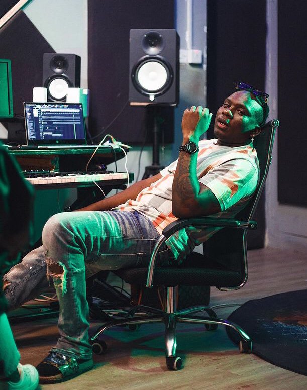 kendrickmsodok1's tweet photo. Abbah Process โ๐ป
I really respect you and I respect the time you spent inviting me to your studio commission share some ideas not every graphic designer gets a chance like this and appreciate it so much.
#iRefuseToStop #LifeOfDesigner https://t.co/bwwz1ukWNm