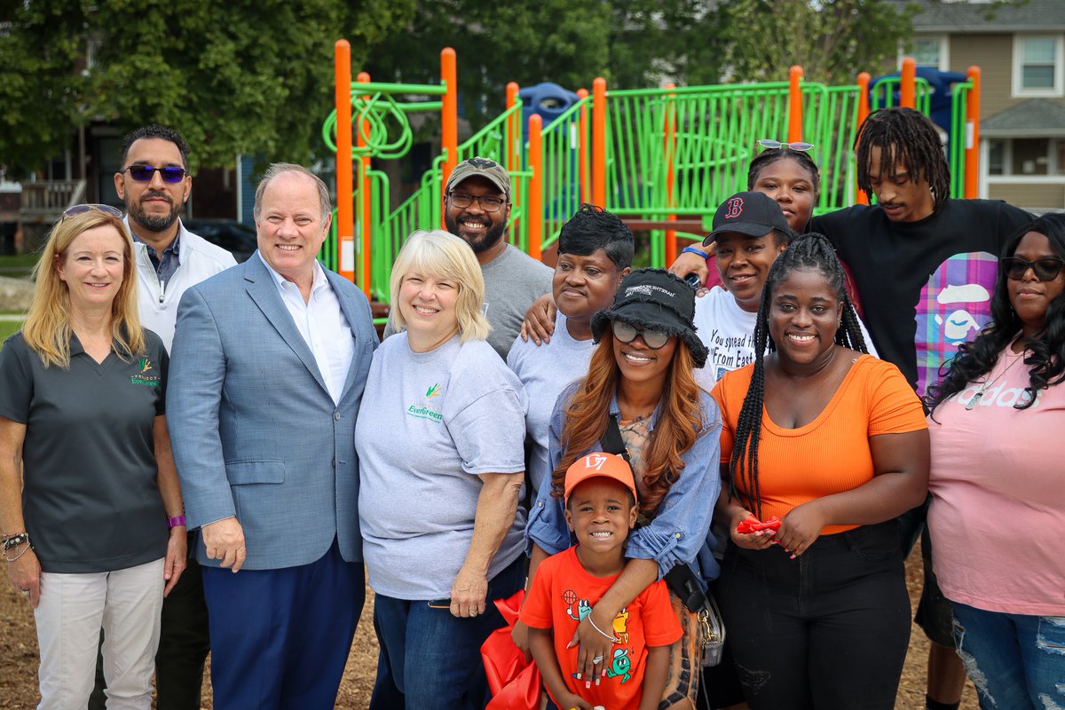 detroitpolice's tweet image. Earlier today, Mayor Mike Duggan announced that the park located at W. Philadelphia St and 3rd Ave. will be officially renamed for beloved Piety Hill resident Tony McDuffy. This collaborative effort doubled the size of the park, and added several new renovations. 

#OneDetroit
